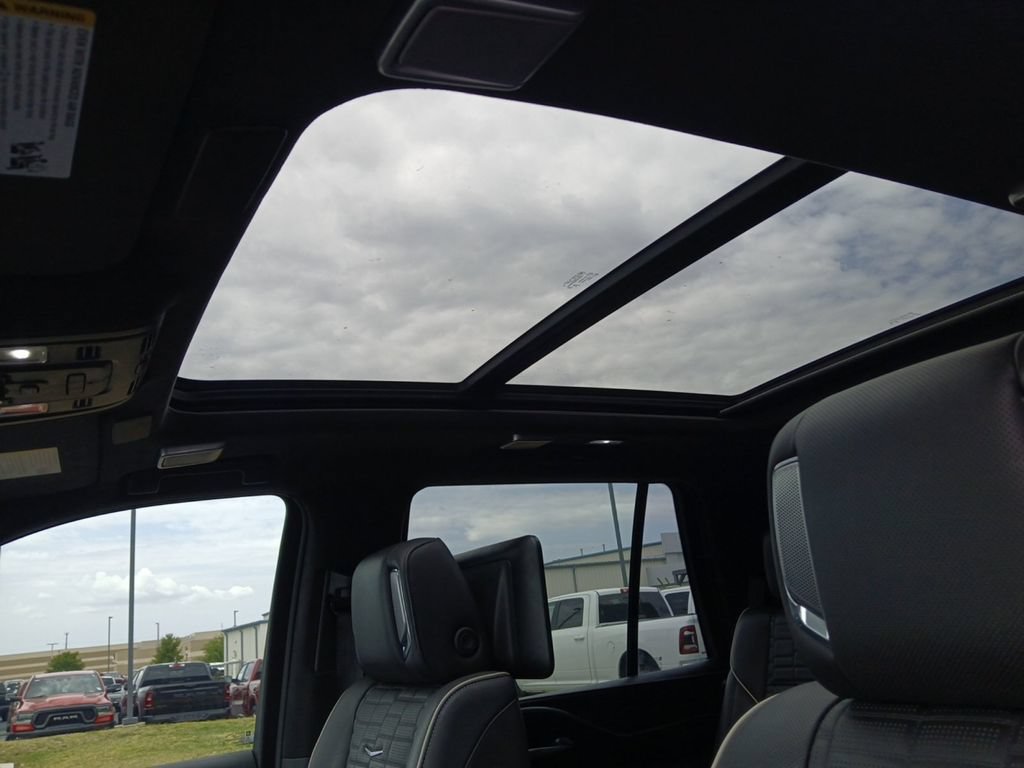 Used 2023 Cadillac Escalade Sport Platinum AWD/4WD image 7