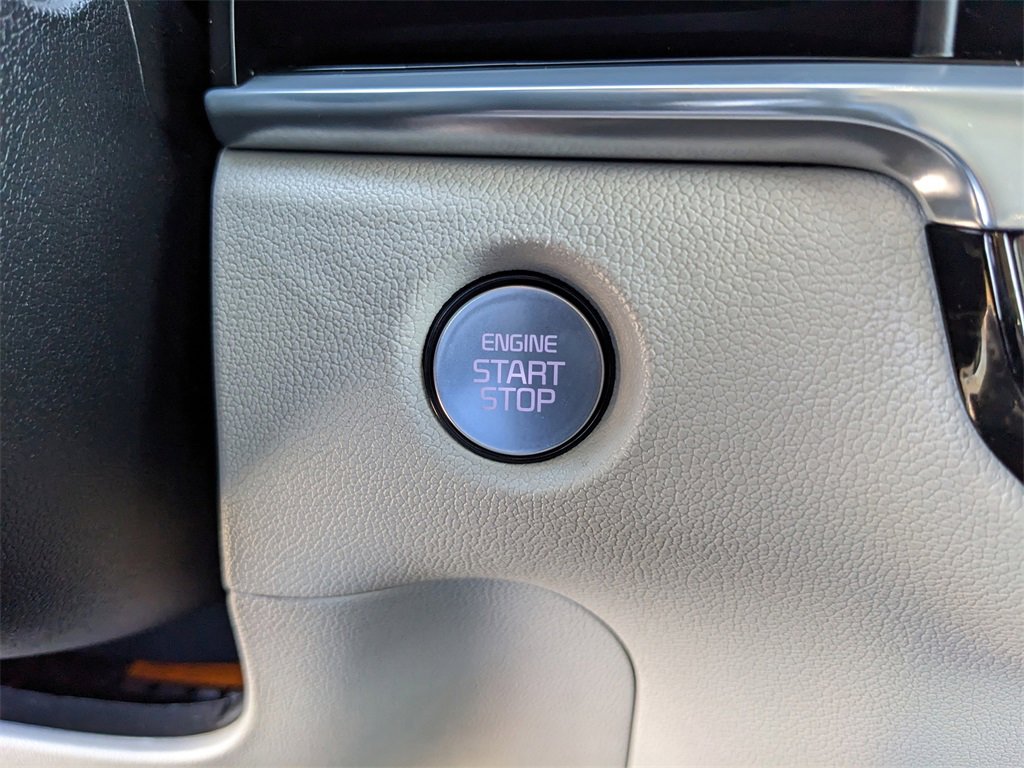 Certified 2025 Kia Sorento SX image 31