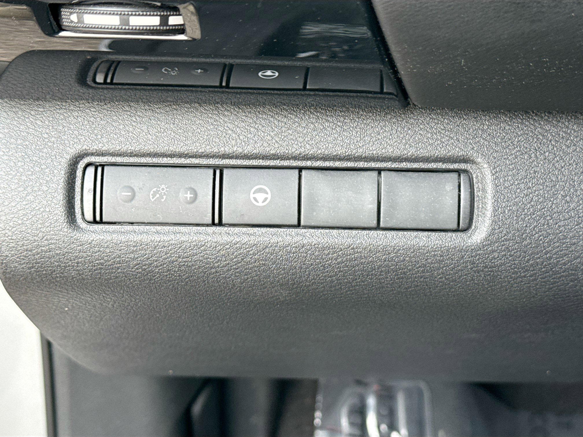 Used 2023 Nissan Pathfinder SV image 35