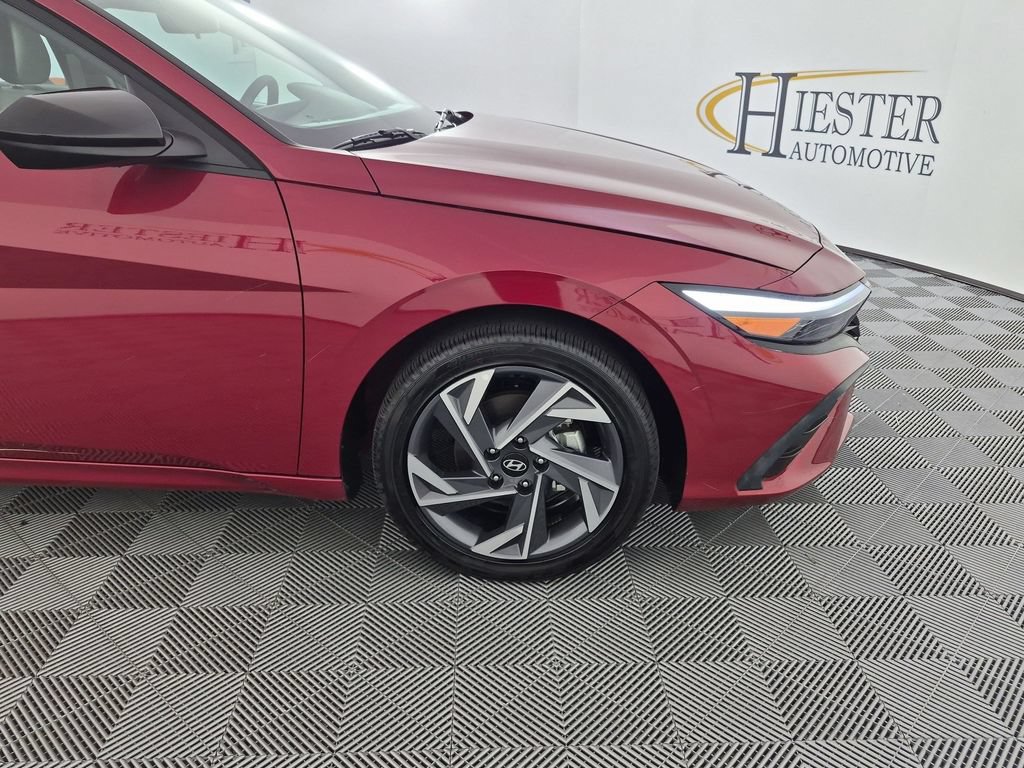 Used 2025 Hyundai Elantra SEL FWD image 12