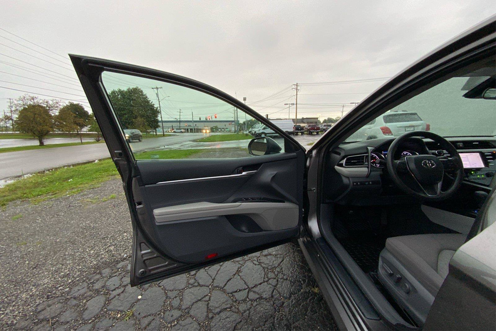 Used 2020 Toyota Camry LE FWD image 19