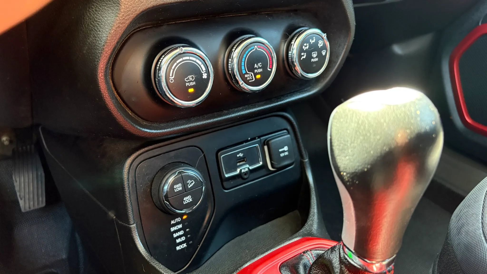 Used 2016 Jeep Renegade Trailhawk AWD/4WD image 21