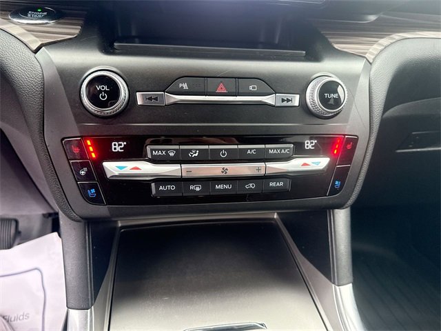 Used 2020 Ford Explorer Limited image 26