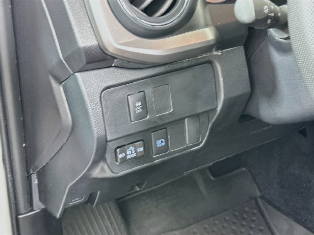 Certified 2023 Toyota Tacoma SR5 AWD/4WD image 13
