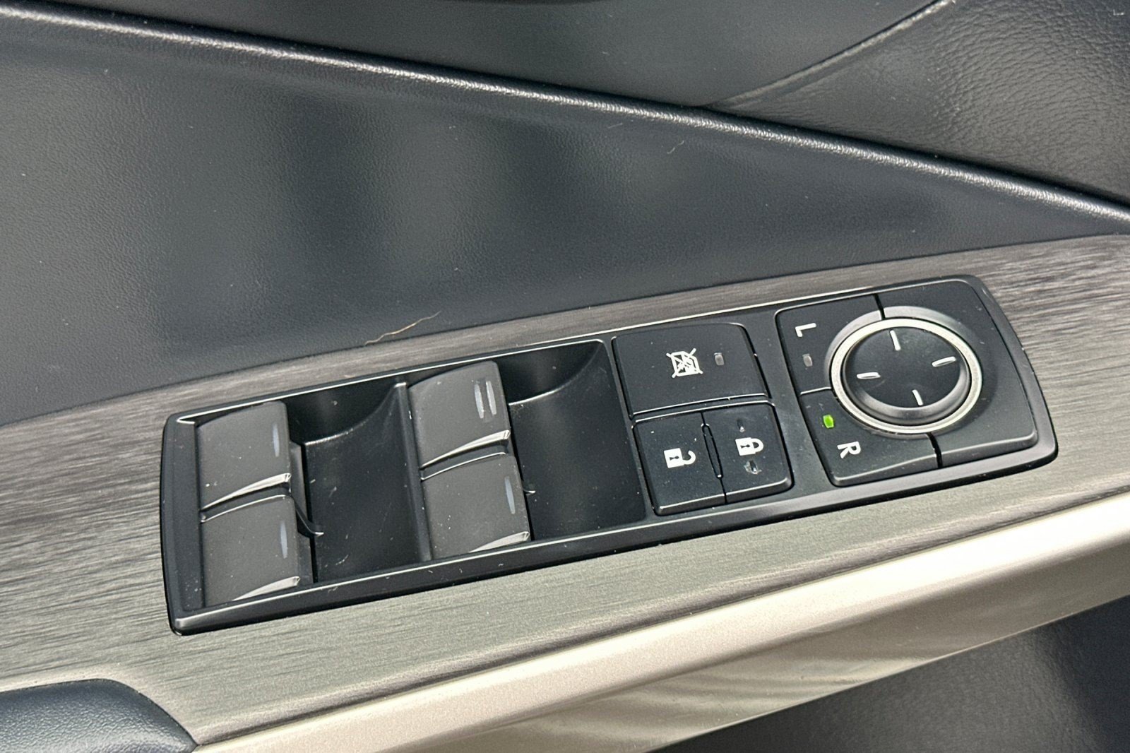 Used 2019 Lexus IS 350 F Sport w/ F Sport Package RWD image 12