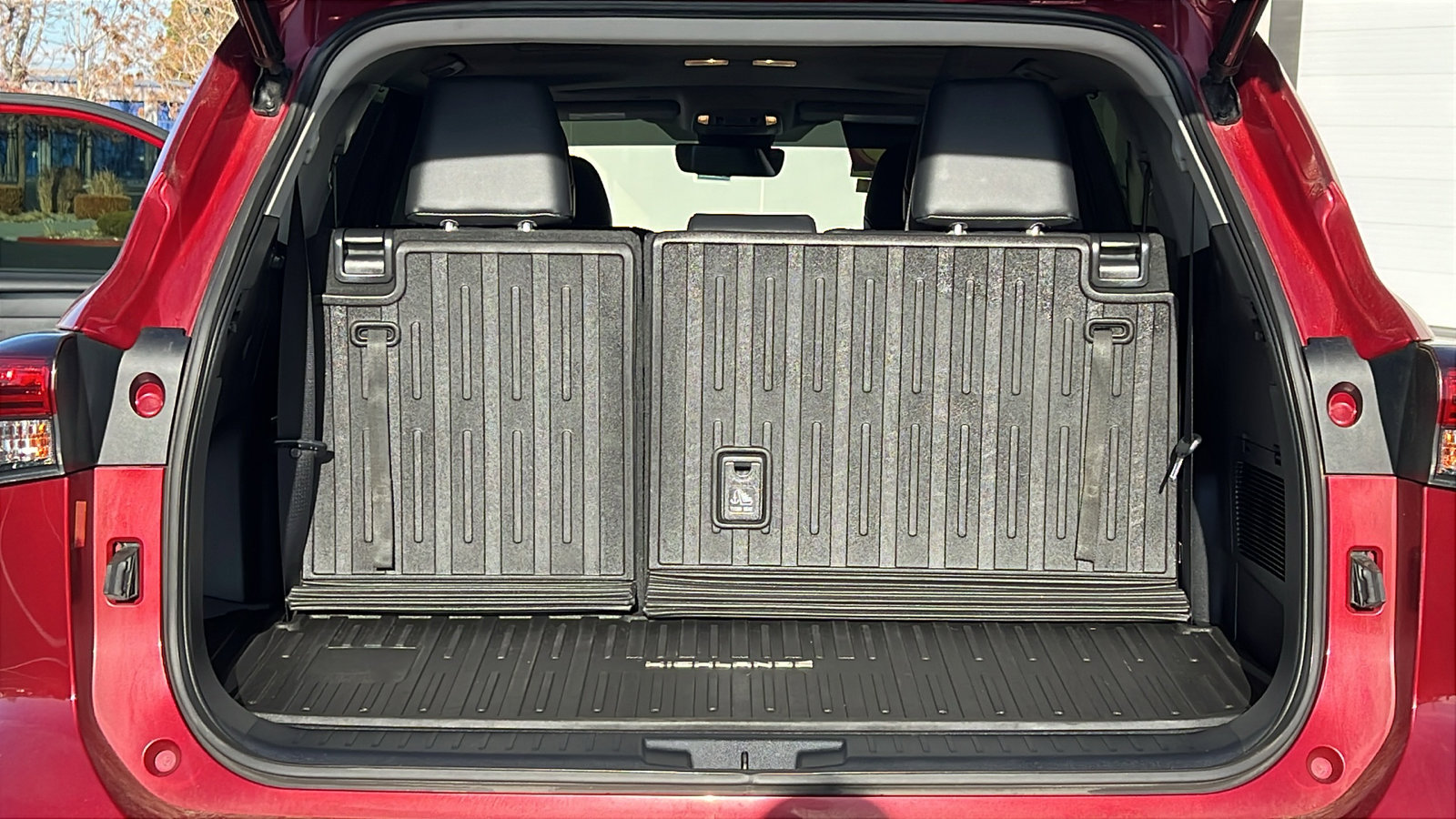 Used 2020 Toyota Highlander XLE image 11