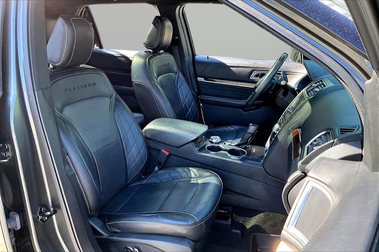 Used 2018 Ford Explorer Platinum AWD/4WD image 24