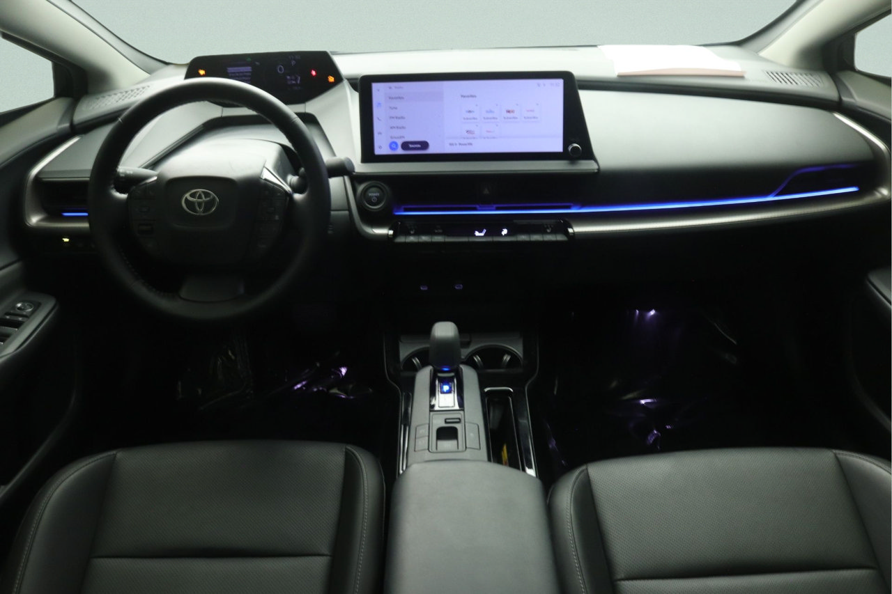 Used 2024 Toyota Prius XLE FWD image 7