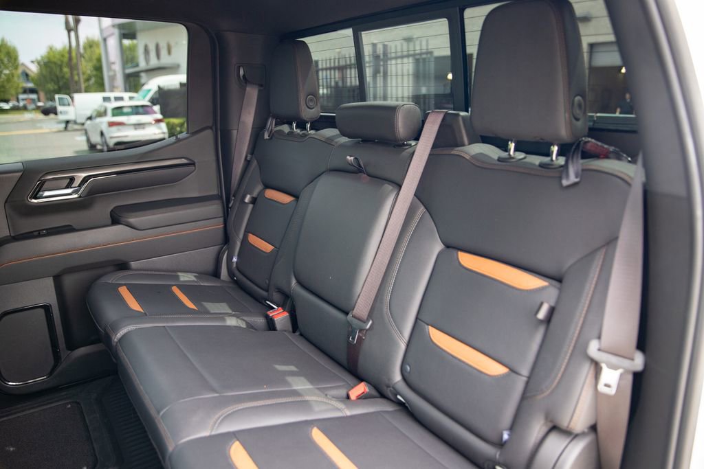 Used 2024 GMC Sierra 1500 AT4 w/ Technology Package AWD/4WD image 15