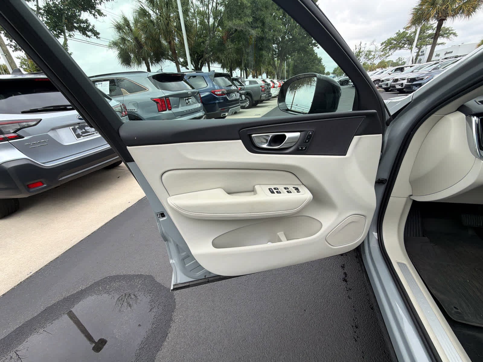 Used 2024 Volvo XC60 B5 Plus w/ Protection Package Premier AWD/4WD image 25