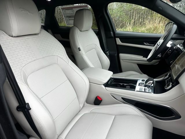Used 2026 Jaguar F-PACE R-Dynamic S image 18