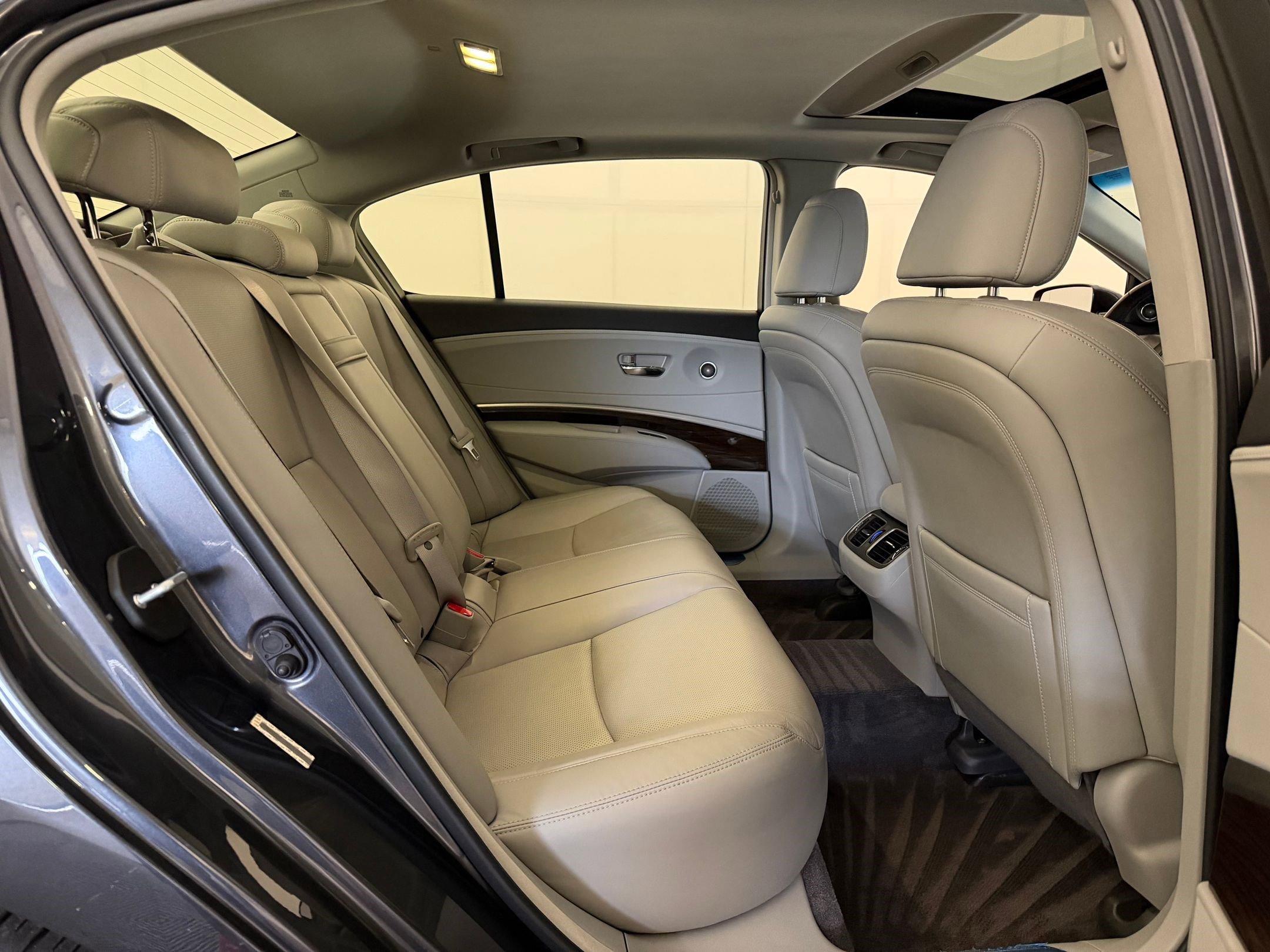 Used 2016 Acura RLX w/ Technology Package FWD image 32