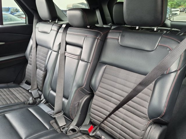 Used 2025 Ford Explorer ST-Line w/ ST-Line Street Pack AWD/4WD image 13