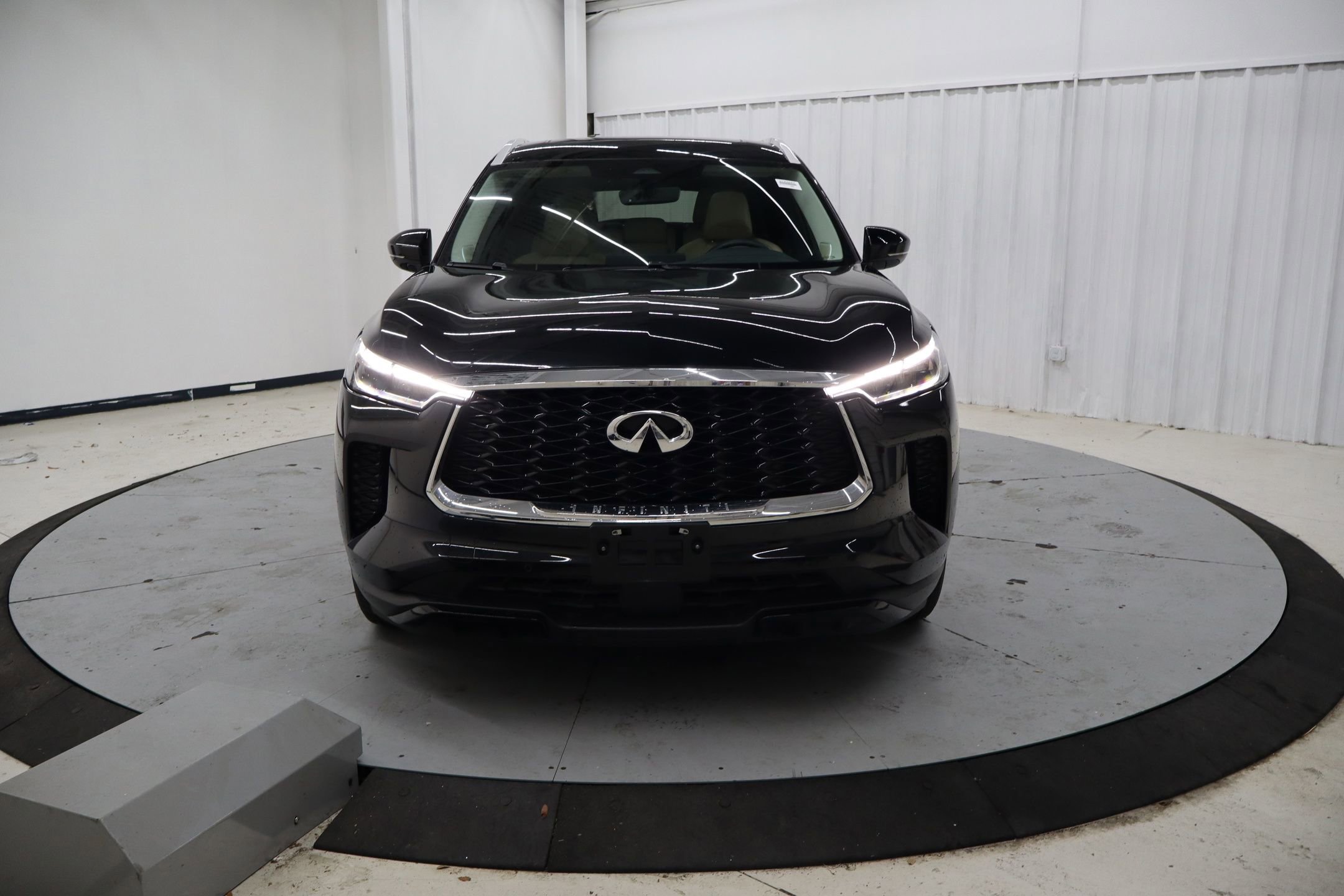 Used 2023 INFINITI QX60 Luxe w/ Performance Audio Package image 11