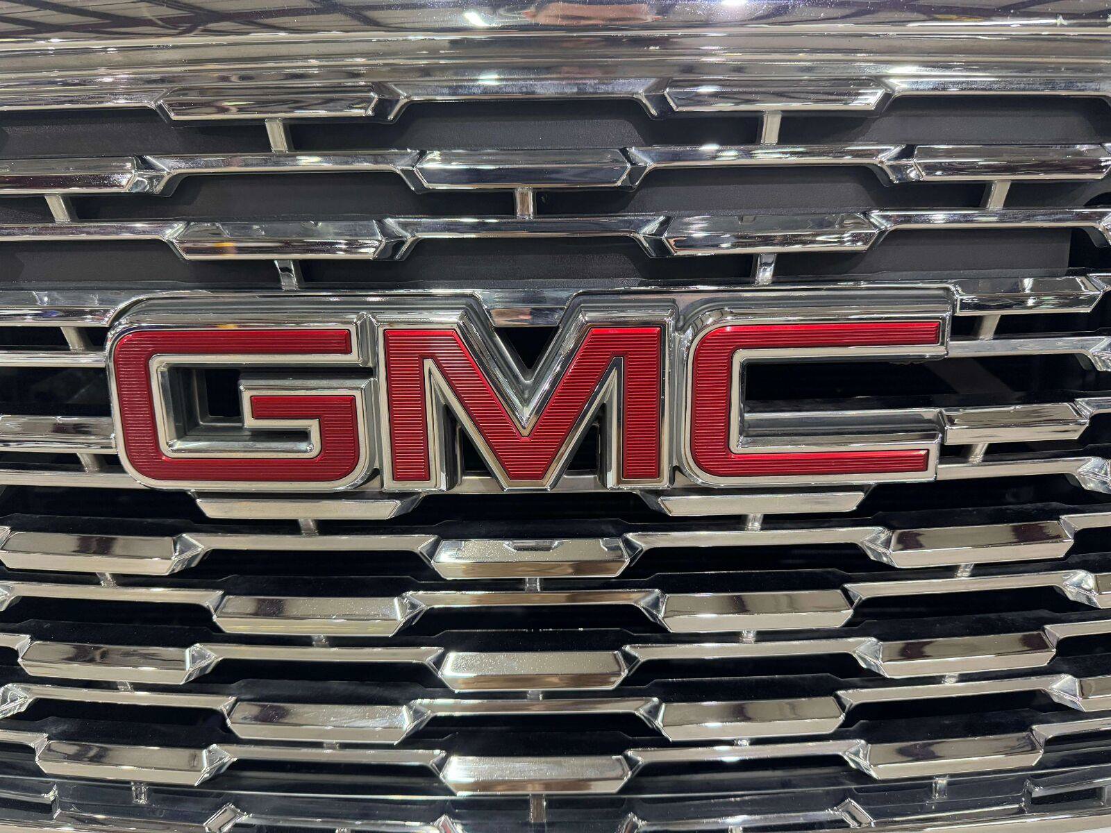 Used 2016 GMC Yukon Denali w/ Open Road Package AWD/4WD image 17