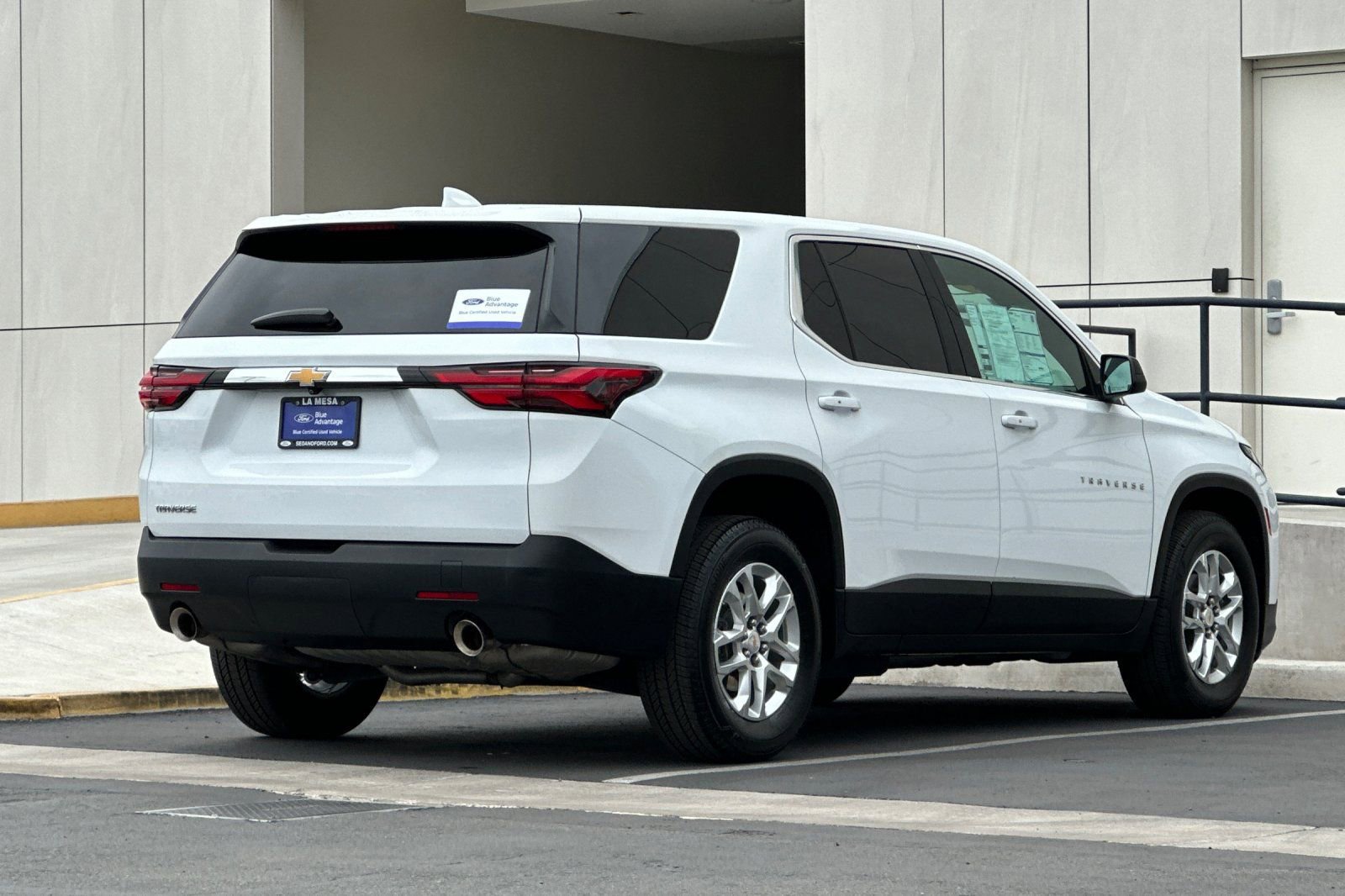 Used 2022 Chevrolet Traverse LS FWD image 3