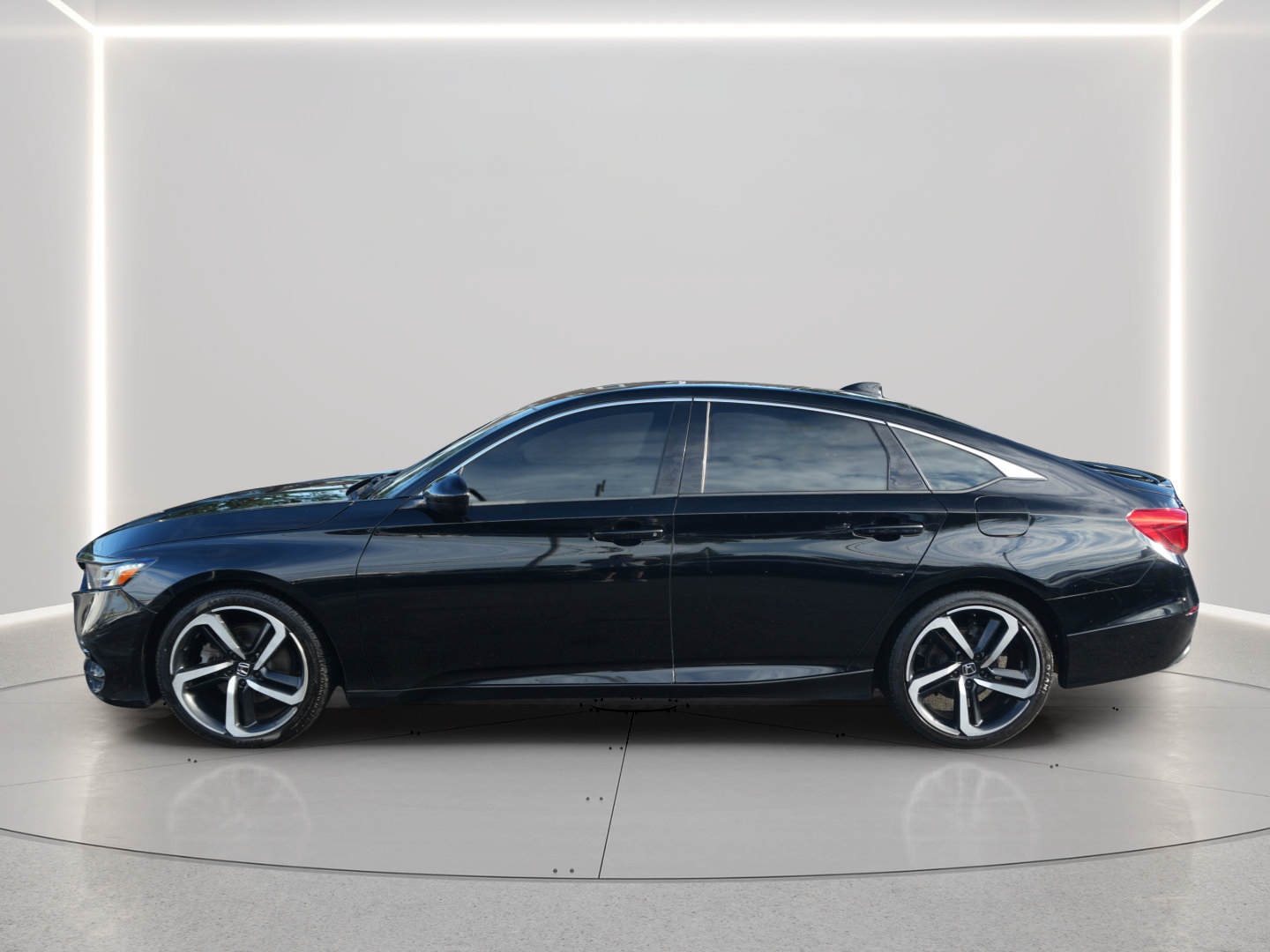 Used 2019 Honda Accord Sport image 2