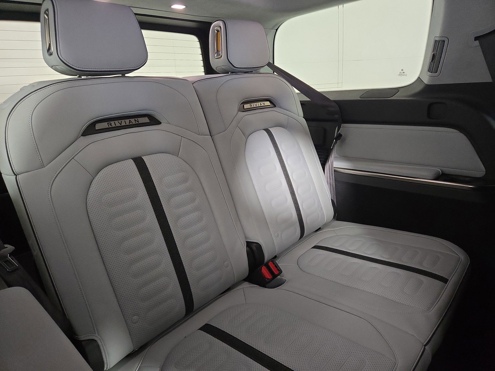 Used 2024 Rivian R1S Adventure image 25