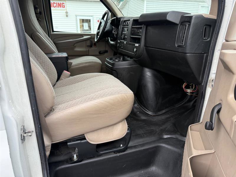 Used 2011 Chevrolet Express 2500 image 26