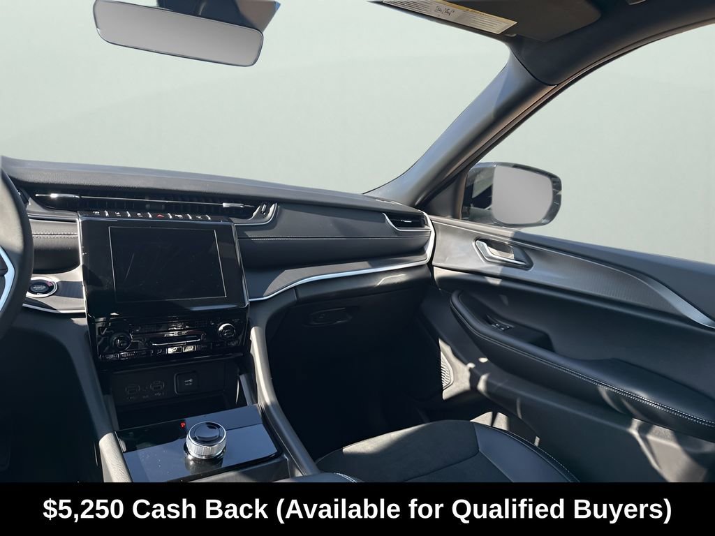 New 2025 Jeep Grand Cherokee Altitude RWD image 28