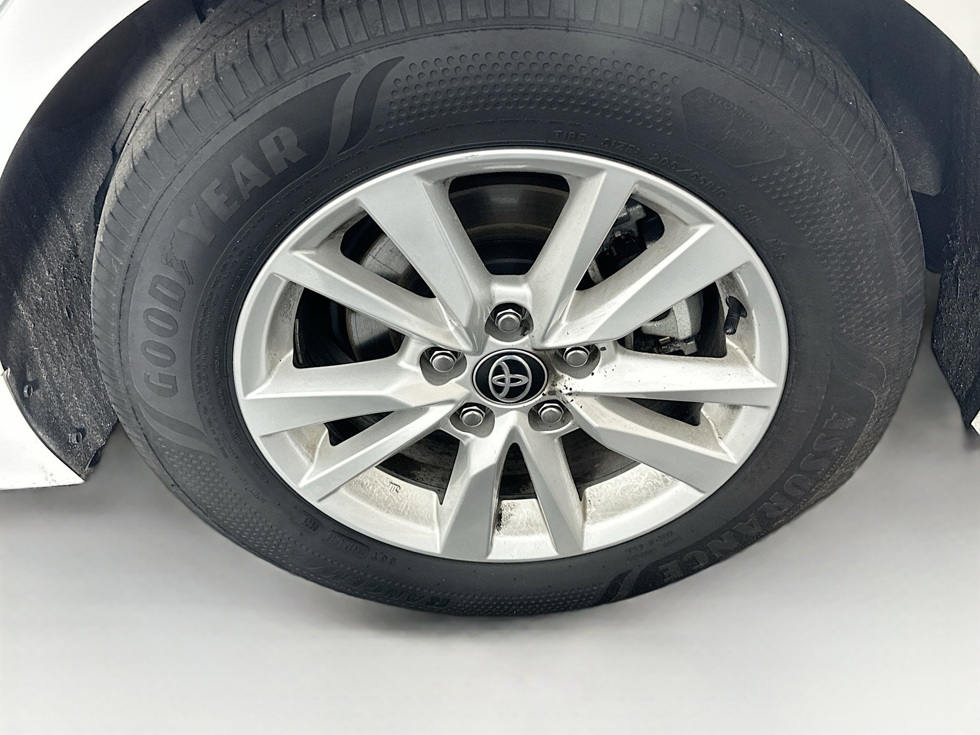 Used 2025 Toyota Camry LE image 11