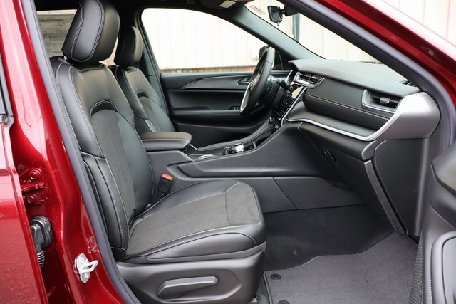 New 2025 Jeep Grand Cherokee Altitude image 41