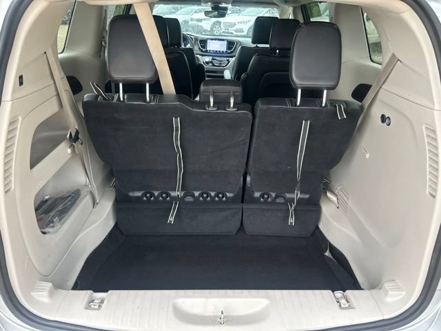 Used 2024 Chrysler Pacifica Touring-L FWD image 22