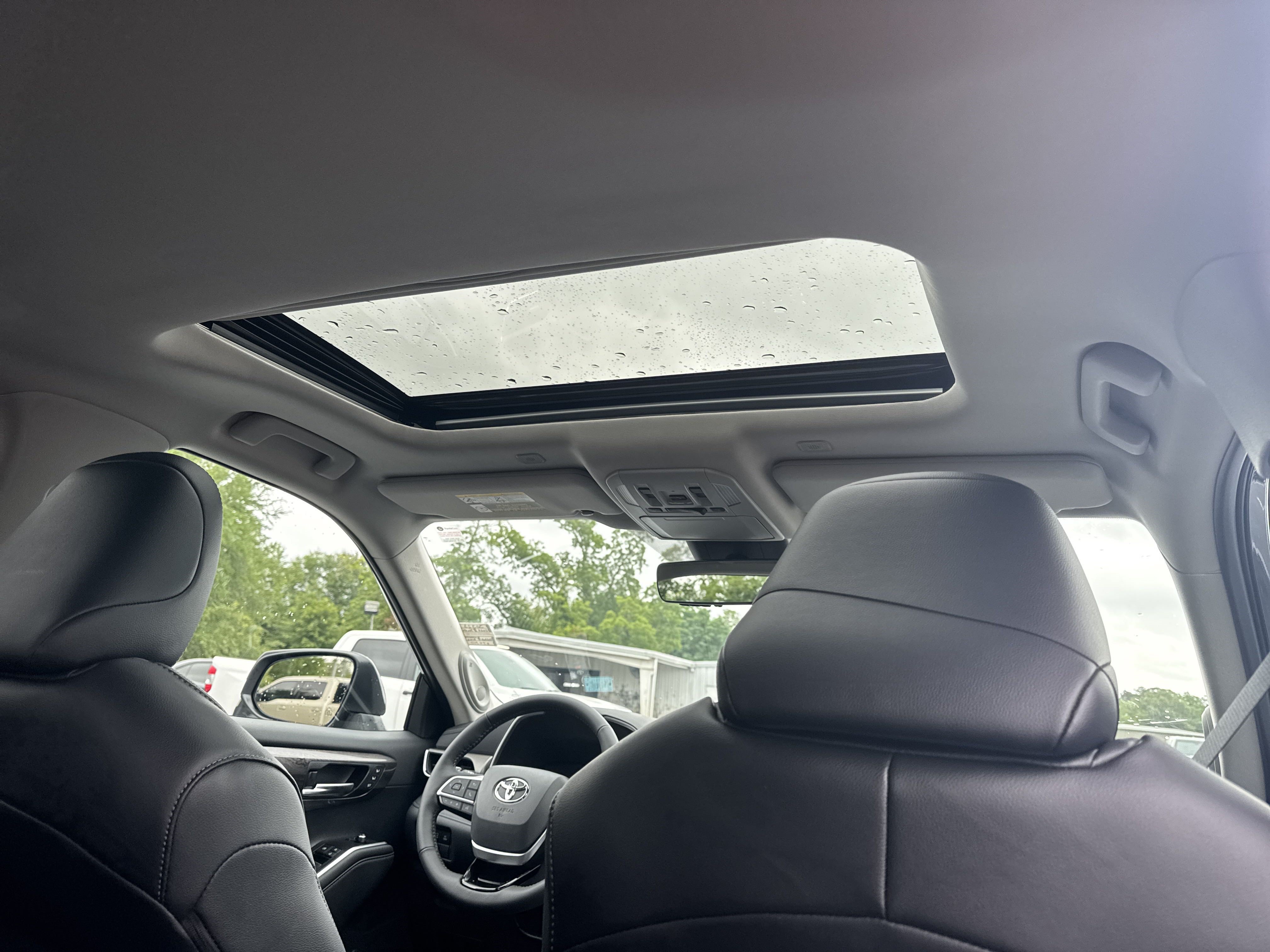 New 2025 Toyota Highlander Limited AWD/4WD image 33