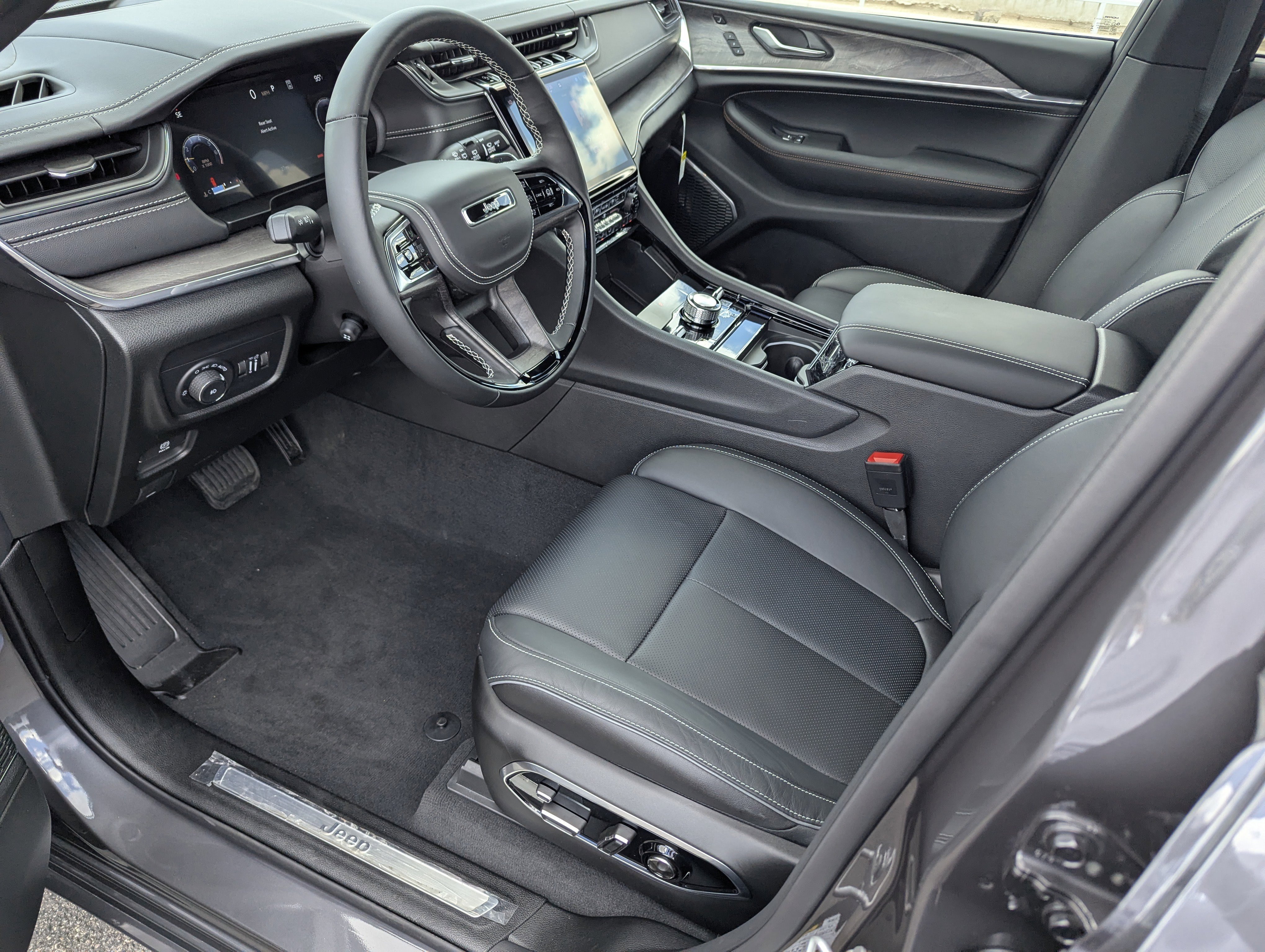 New 2025 Jeep Grand Cherokee Overland w/ Adv Protech Group III image 9