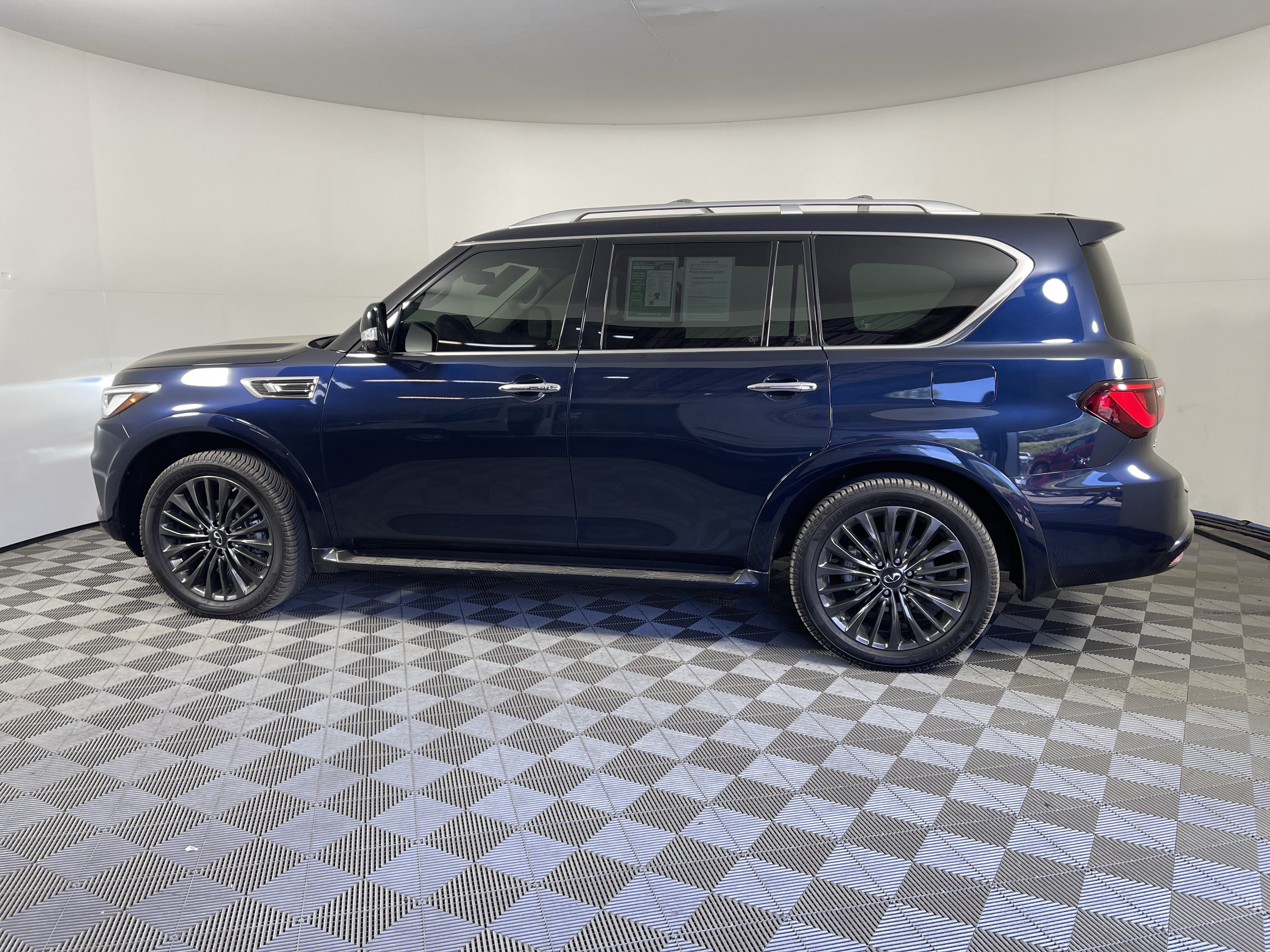 Used 2022 INFINITI QX80 Premium Select w/ Cargo Package AWD/4WD image 2