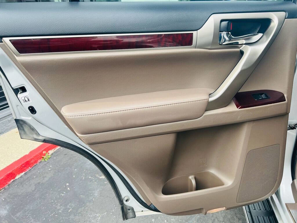 Used 2016 Lexus GX 460 image 9