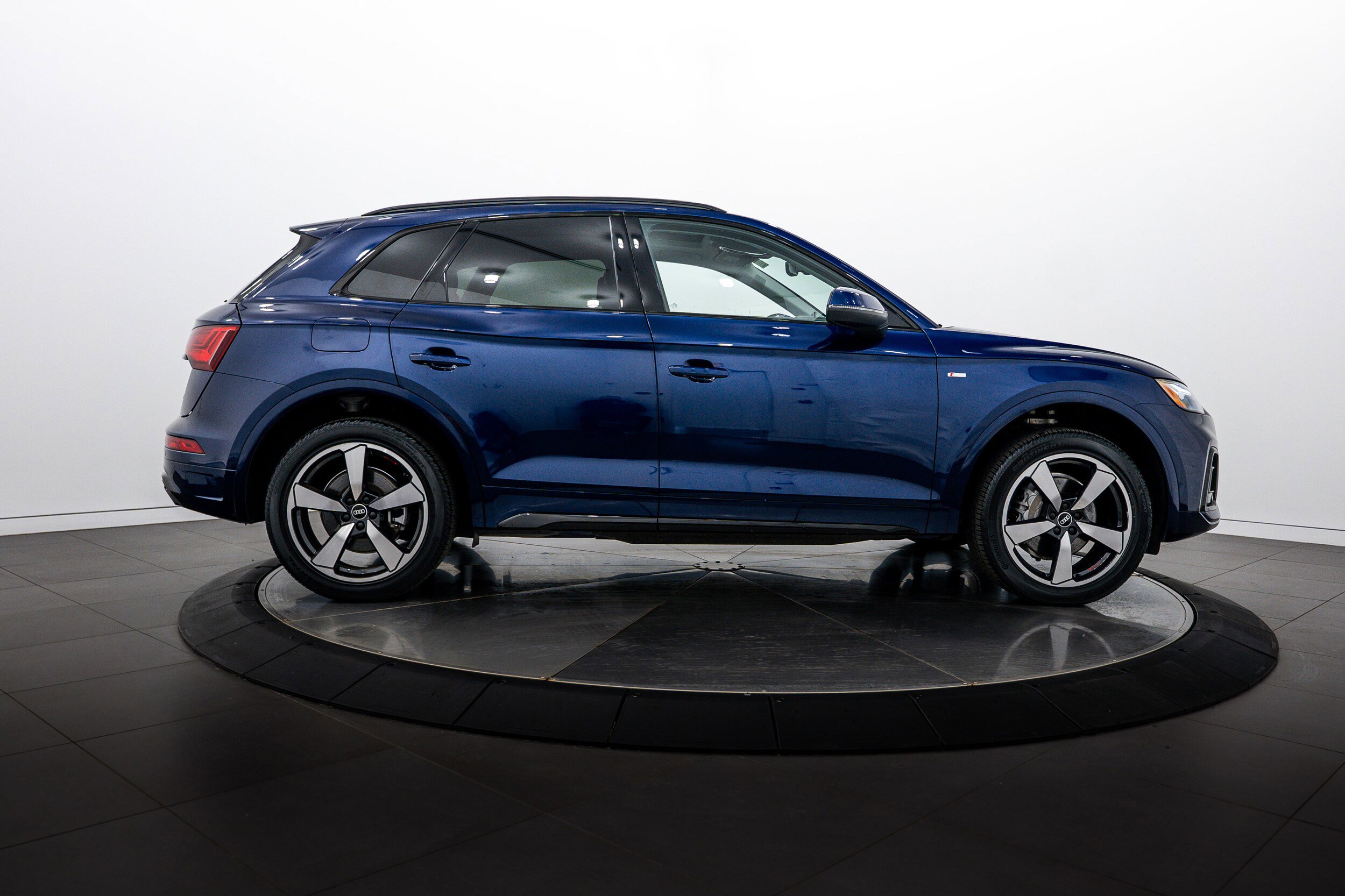 Certified 2022 Audi Q5 2.0T Premium Plus AWD/4WD image 3