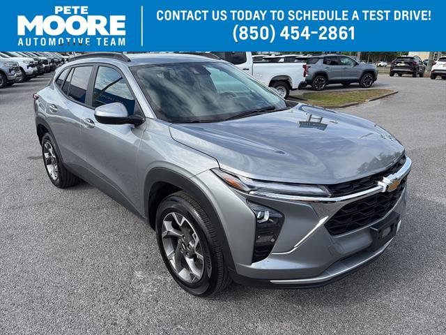 Used 2025 Chevrolet Trax LT w/ LT Convenience Package FWD image 1