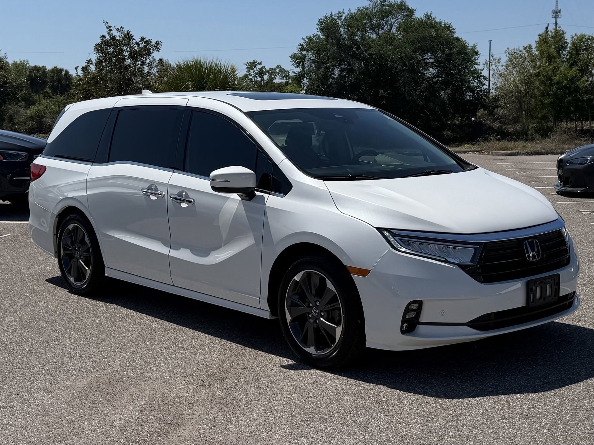 Used 2022 Honda Odyssey Elite image 1