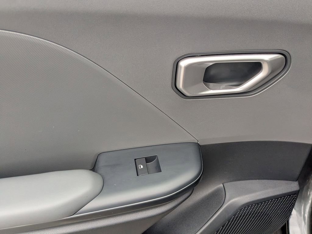 Used 2025 Kia K4 LXS image 23