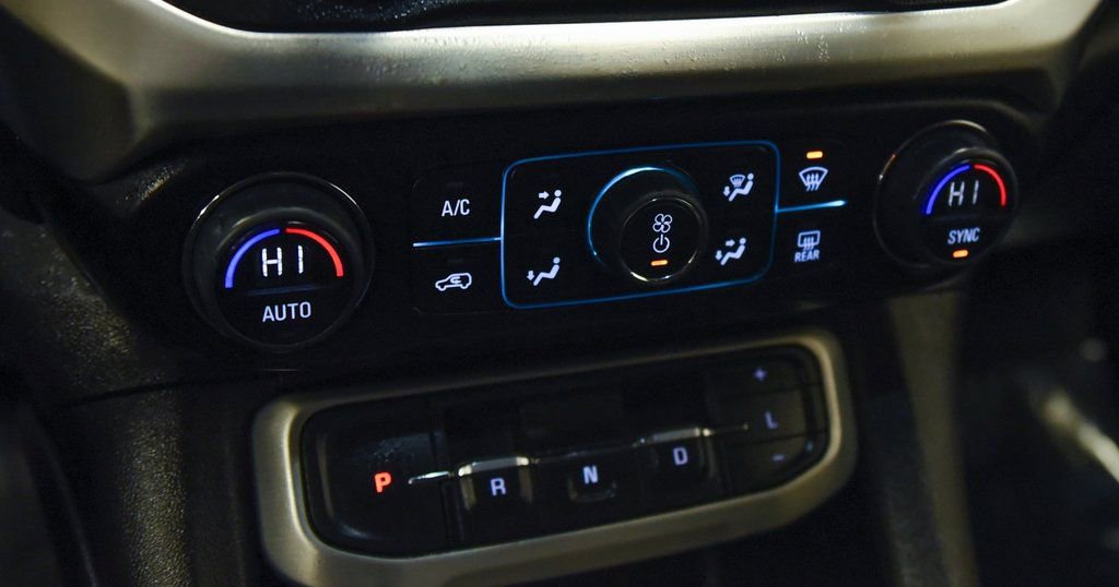 Used 2023 GMC Acadia SLT image 20