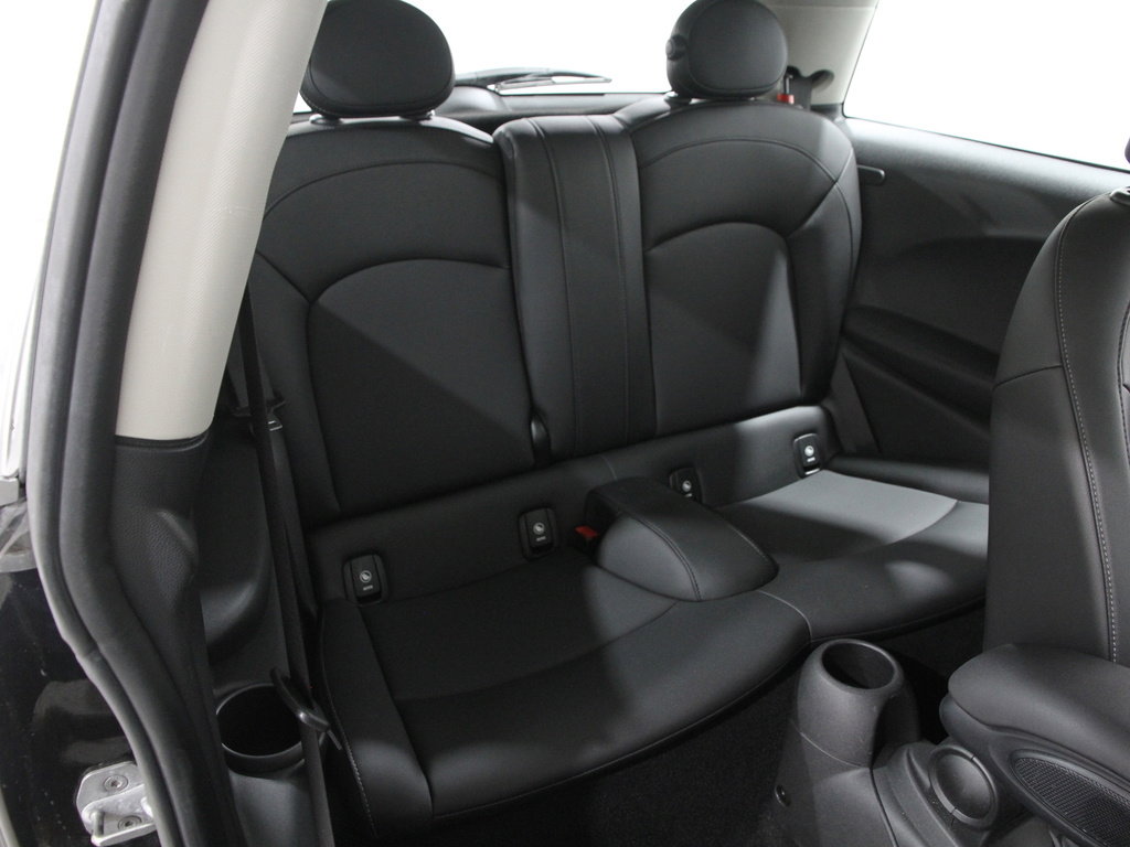 Used 2019 MINI Cooper 2-Door Hardtop image 16