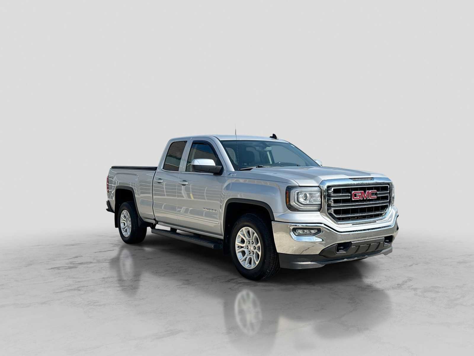 Used 2018 GMC Sierra 1500 SLE w/ SLE Value Package AWD/4WD image 8
