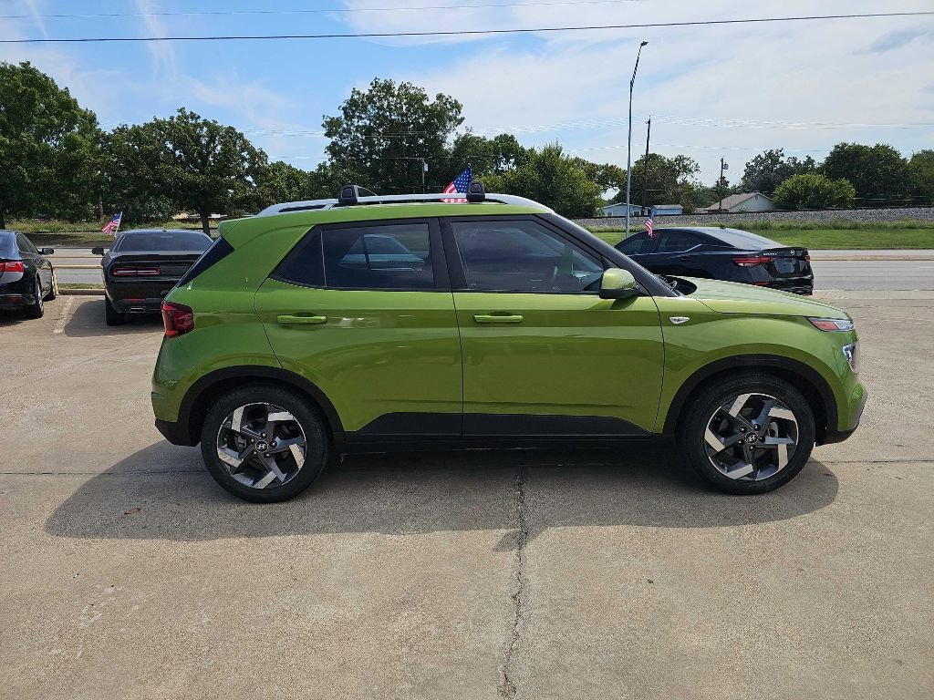 Used 2023 Hyundai Venue SEL image 5
