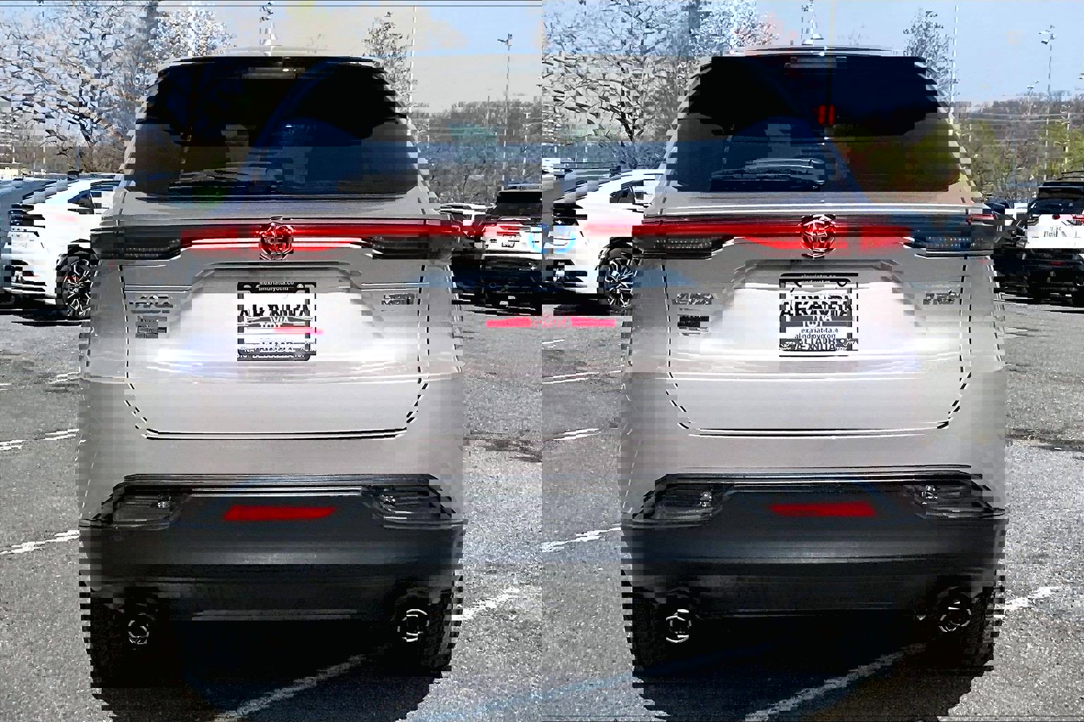 Used 2021 Toyota Venza LE image 4