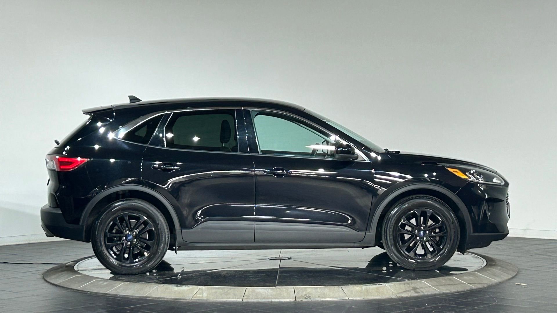 Used 2021 Ford Escape SE FWD image 11