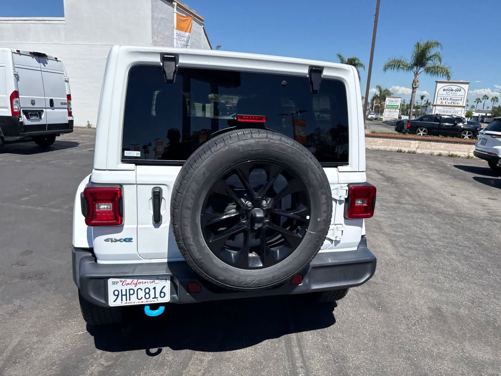 Used 2024 Jeep Wrangler Unlimited Sahara AWD/4WD image 19