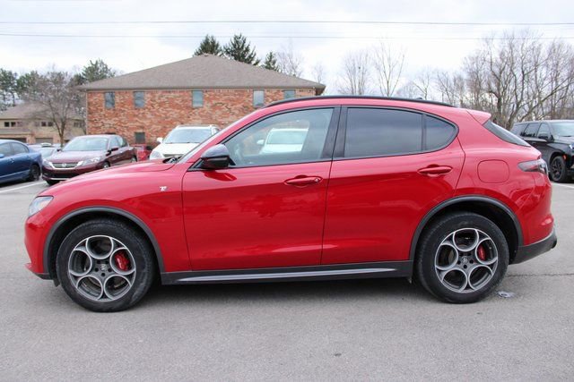 Used 2024 Alfa Romeo Stelvio Ti image 5