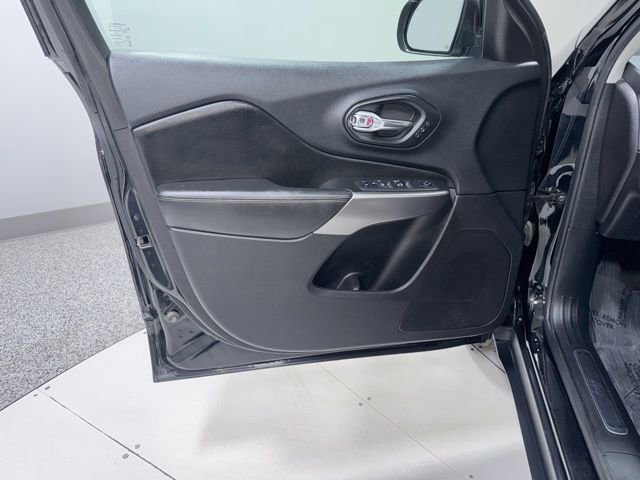 Used 2020 Jeep Cherokee Limited image 10