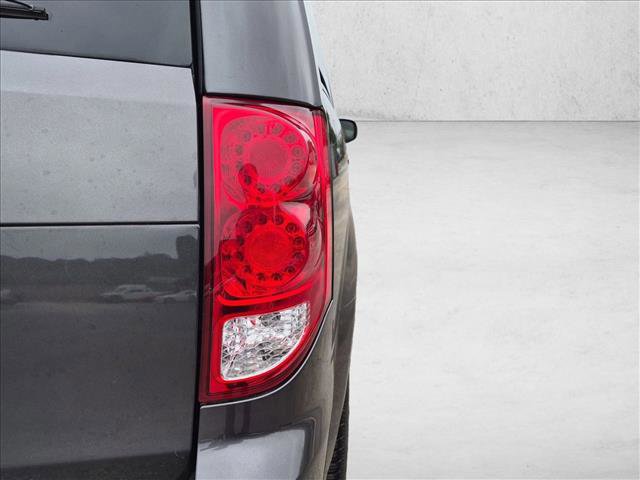 Used 2020 Dodge Grand Caravan SE FWD image 15