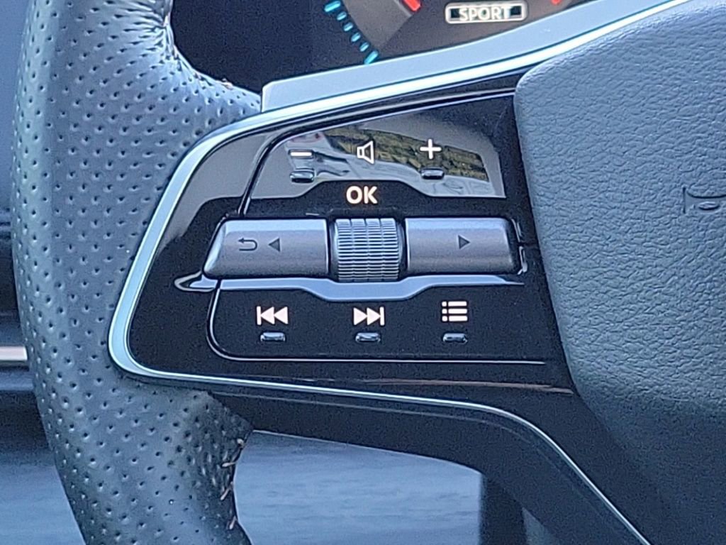 Used 2023 Nissan Ariya FWD image 22