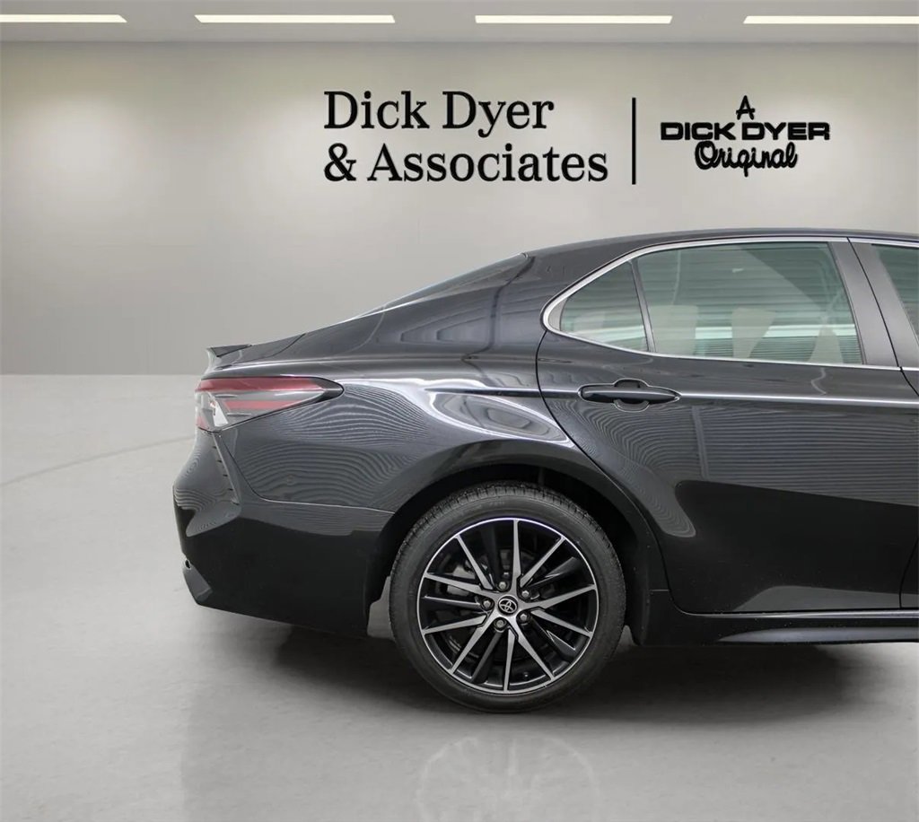 Used 2021 Toyota Camry SE image 7