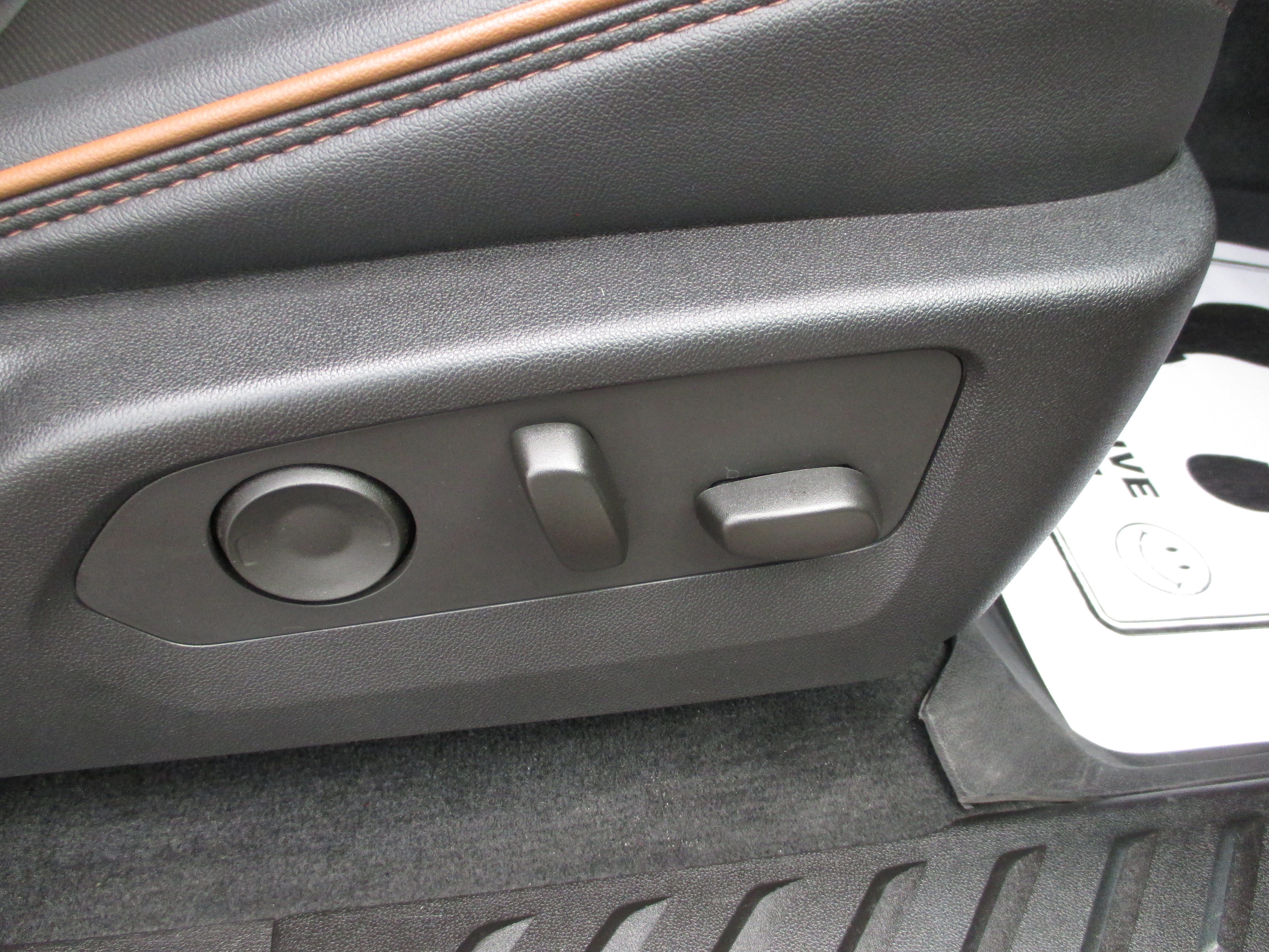Used 2023 GMC Canyon AT4 w/ AT4 Premium Package AWD/4WD image 18