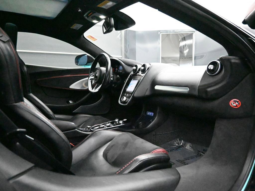 Used 2022 McLaren GT image 3