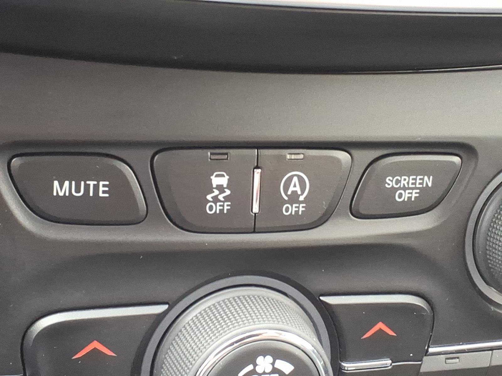 Used 2019 Jeep Cherokee Trailhawk AWD/4WD image 18